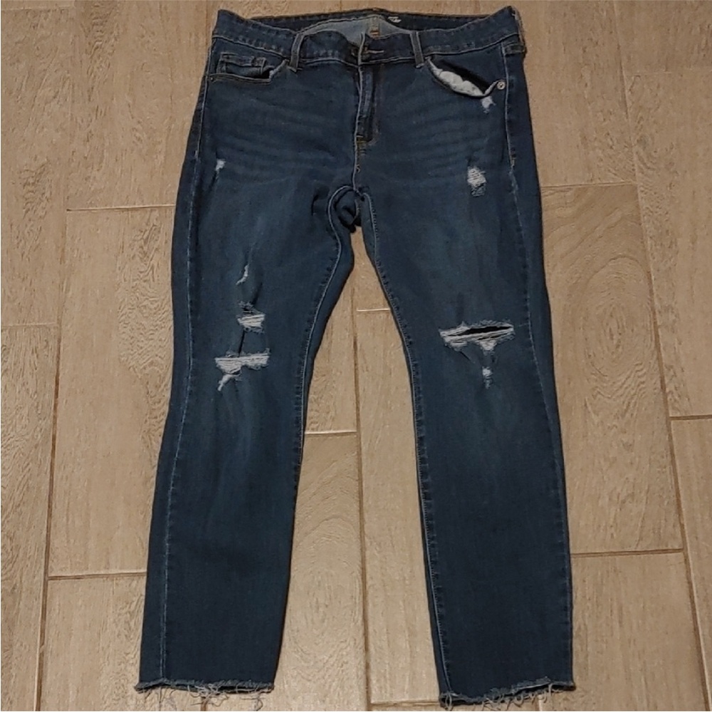 Old navy power slim straight mid rise cropped